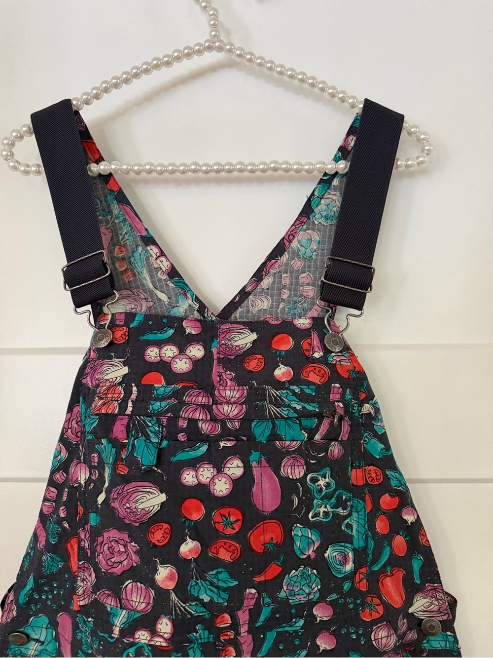 Duluth Trading Co Black Short Overalls 🩳 with Teal, Red & Pink Vegetable Print - Picture 3 of 7